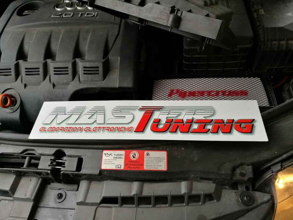 Installazione filtro a pannello sportivo pipercross su Audi A3 2.0 TDI 170 CV